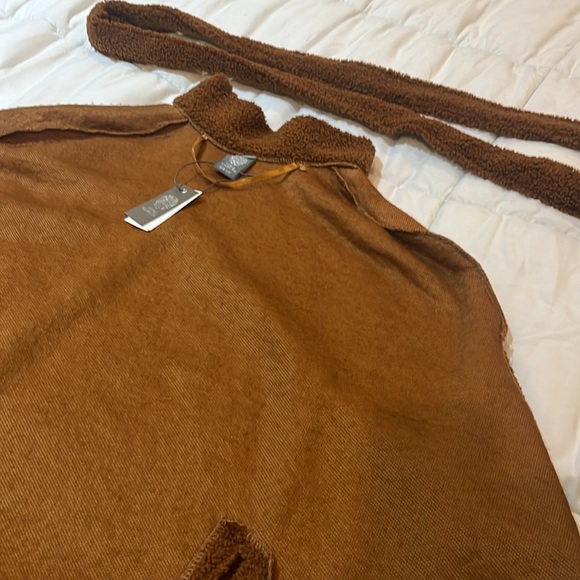 NWT- Vincent Camuto Amazingly Soft Camel Wrap/ removable belt /tortoise buttons - Picture 7 of 14